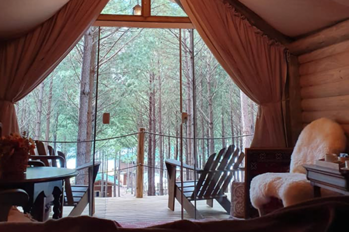 Acomodação dentro de um Glamping. Acomodação dentro de um Glamping.