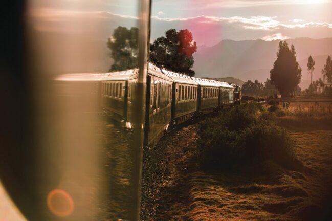 DE TREM PELO PERU
