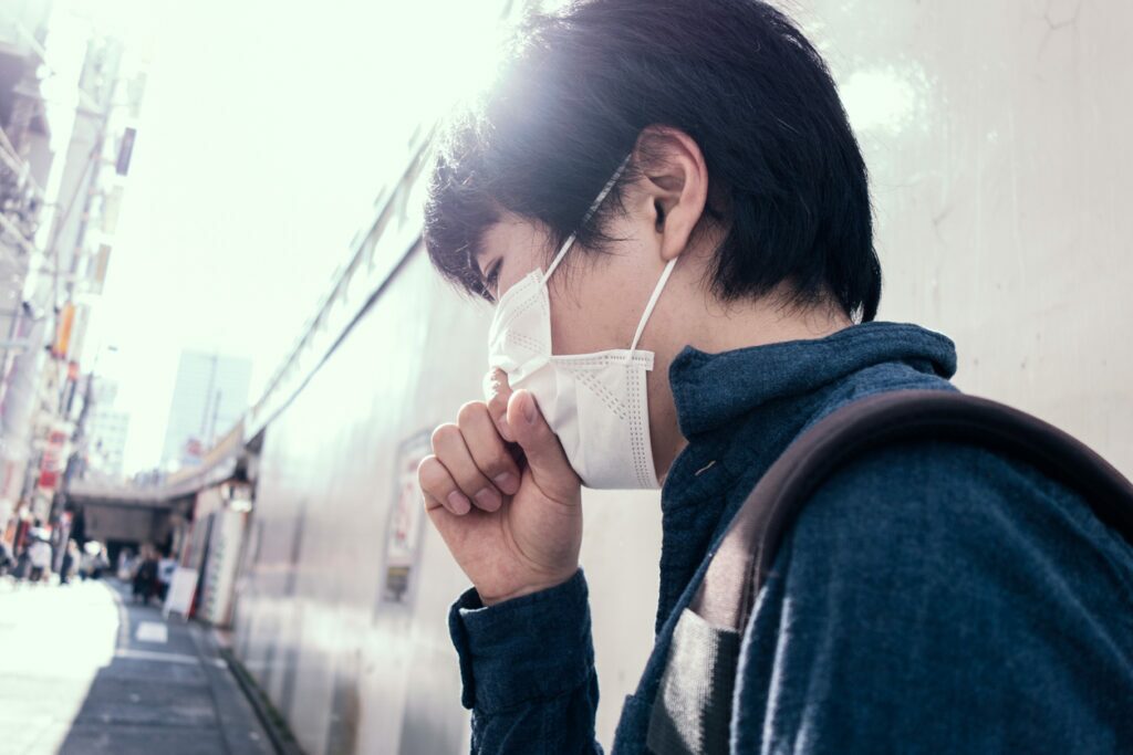 O que não fazer no Japão: 7 costumes para evitar em solo japonês 4 Não usar máscara quando estiver doente - o que não fazer no Japão (Foto: iStock)